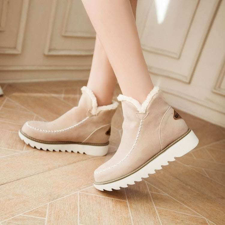 Women's thick cotton fashion snow boots with artificial long fluff and non-slip sole.