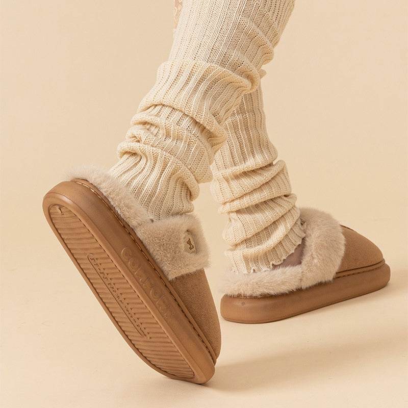 Plush fleece slippers for women and men with thick soles, non-slip, warm indoor wear.