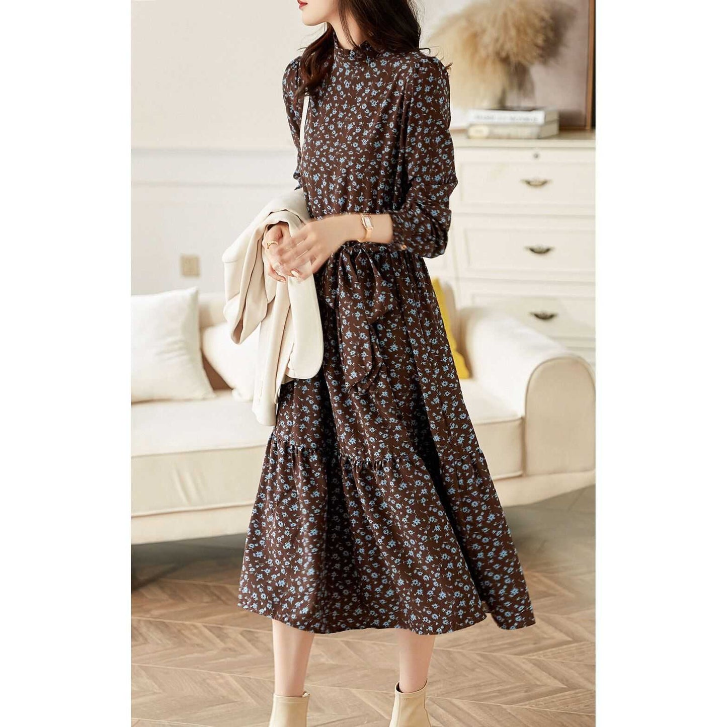 Western style all-matching floral dress with long sleeves and mid waist for women.