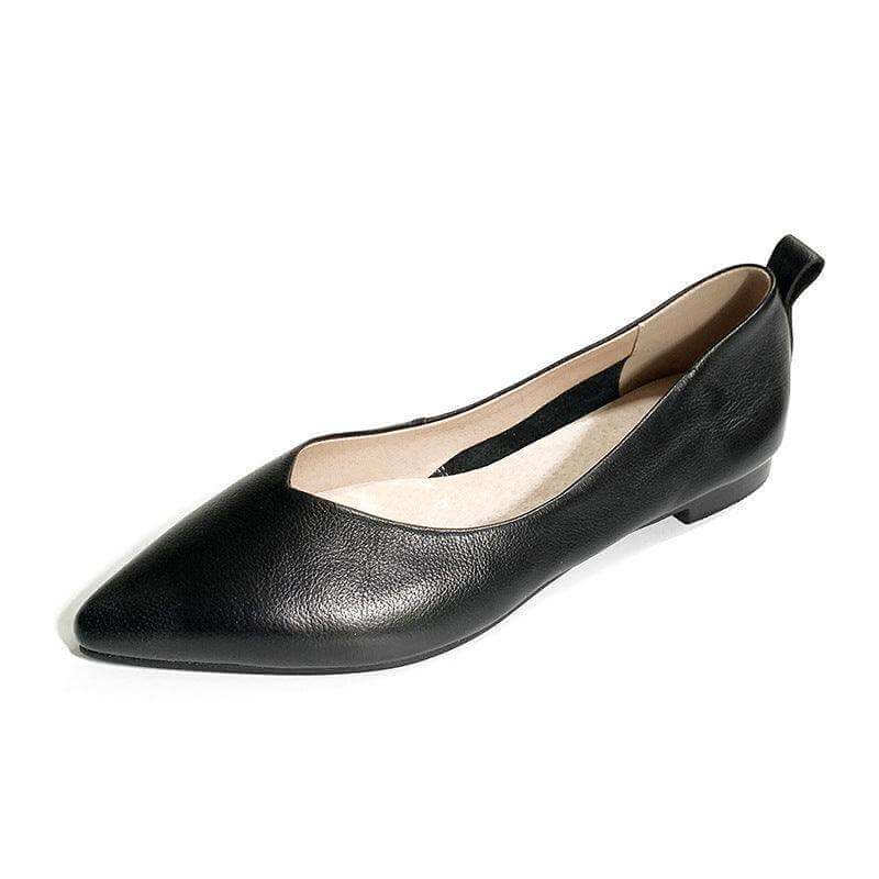 Ladies  flat shoes, black leather, low heel, wear-resistant, casual style.