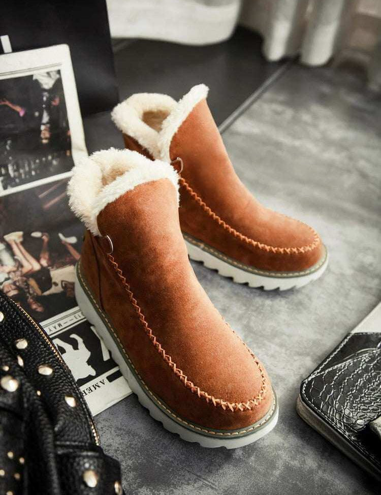 Women's thick cotton snow boots with artificial long fluff and non-slip sole.