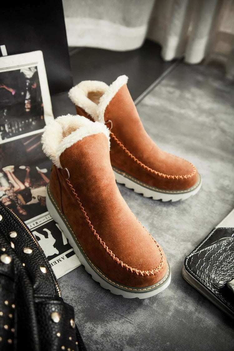 Women's thick cotton snow boots with artificial long fluff and non-slip sole.